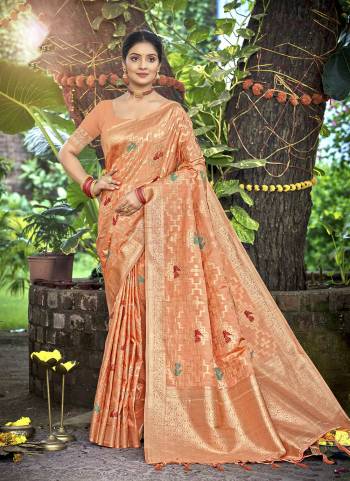 Attractive These Fastive And Party Wear Saree in Fine Colored.These Saree And Blouse is Fabricated On Assam Silk.Its Beautified With Wevon Jacquard Designer.