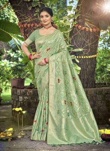 Attractive These Fastive And Party Wear Saree in Fine Colored.These Saree And Blouse is Fabricated On Assam Silk.Its Beautified With Wevon Jacquard Designer.