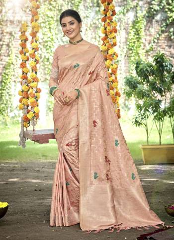 Attractive These Fastive And Party Wear Saree in Fine Colored.These Saree And Blouse is Fabricated On Assam Silk.Its Beautified With Wevon Jacquard Designer.