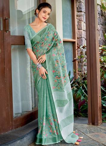 Looking These Fastive And Party Wear Saree in Fine Colored.These Saree And Blouse is Fabricated On Linen.Its Beautified With Woven Pallu Border Designer With Kashmiri Embroidery Work.