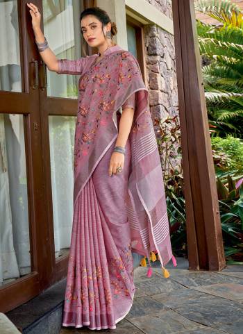 Looking These Fastive And Party Wear Saree in Fine Colored.These Saree And Blouse is Fabricated On Linen.Its Beautified With Woven Pallu Border Designer With Kashmiri Embroidery Work.