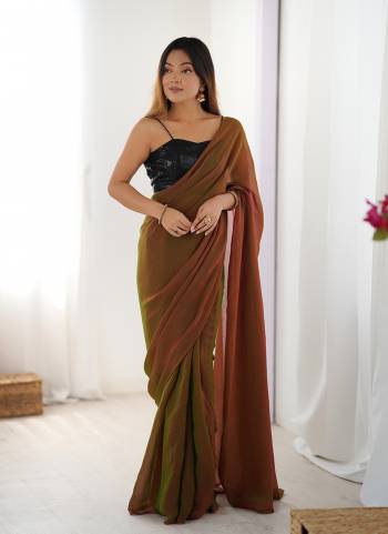 Attrective These Party Wear Ready To Wear Saree in Fine Two Tone Colored.These Saree Are Glassy Two Tone And Blouse is Georgette Fabricated.Its Beautified With Two Tone Color Solid With Sequance Embroidery Work Blouse.