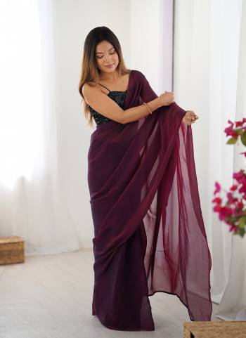 Attrective These Party Wear Ready To Wear Saree in Fine Two Tone Colored.These Saree Are Glassy Two Tone And Blouse is Georgette Fabricated.Its Beautified With Two Tone Color Solid With Sequance Embroidery Work Blouse.