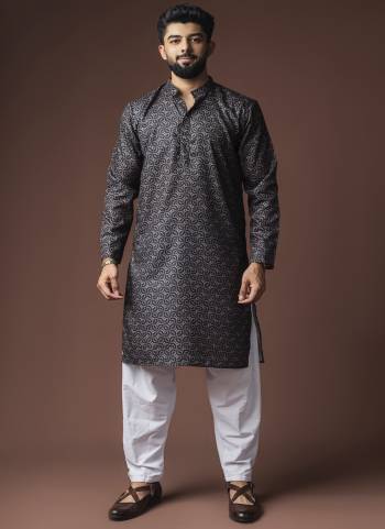 For A festive And Party Wear,Attractive These Readymade Kurta With Payjama in Fine Colored.These Kurta is Fabricated On Blended Linen And Art Silk Bottom With Heavy Designer Printed.Buy Now.