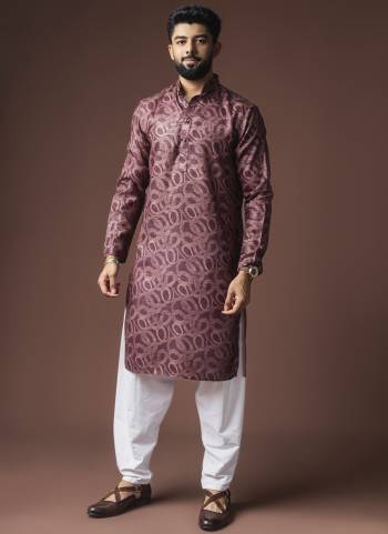 For A festive And Party Wear,Attractive These Readymade Kurta With Payjama in Fine Colored.These Kurta is Fabricated On Blended Linen And Art Silk Bottom With Heavy Designer Printed.Buy Now.