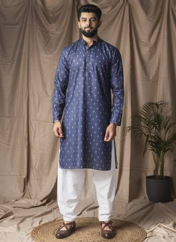 For A festive And Party Wear,Attractive These Readymade Kurta With Payjama in Fine Colored.These Kurta is Fabricated On Blended Linen And Art Silk Bottom With Heavy Designer Printed.Buy Now.