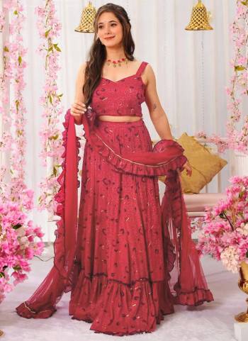 Attrective Looking These Beautiful Looking Readymade Crop Top Lahenga And Dupatta.These Top And Lahenga is Fabricated On Air Tex Chinon And Georgette Dupatta.Its Beautified With Designer Digital Printed.