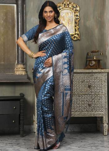 Garb These Fastive And Party Wear Saree in Fine Colored.These Saree And Blouse is Fabricated On Banarasi Silk.Its Beautified With Heavy Woven Jari Designer.