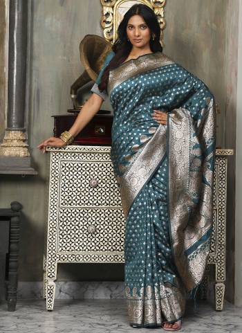Garb These Fastive And Party Wear Saree in Fine Colored.These Saree And Blouse is Fabricated On Banarasi Silk.Its Beautified With Heavy Woven Jari Designer.