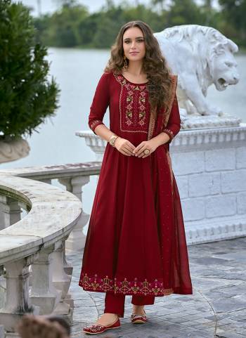 Attractive These Beautiful Looking Readymade Suits.These Top Are Vichitra Silk And Bottom Are Vichitra Silk And Dupatta Are Vichitra Silk Fabricated.Its Beautified With Designer  Embroidery,Hand,Diamond Work.