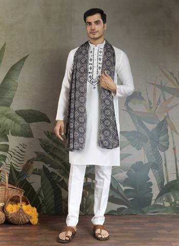 Attrective These Party Wear Readymade Kurta With Dupatta Pair in Fine Colored.These Kurta And Dupatta Are Viscose Fabricated on Pair.Its Beautified With Wevon Jari Lininig Designer With  Thread,Mirror Embroidery Work With Foil Printed Dupatta.