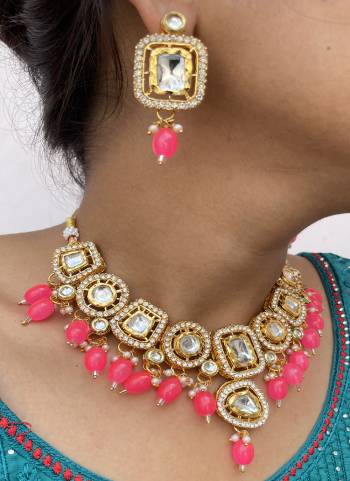 Attrective These Partywear Beautifil Colored Nacklace Set.These Nacklace Set is Come To Alloy Material And Beautified With Kundan Stone Work.