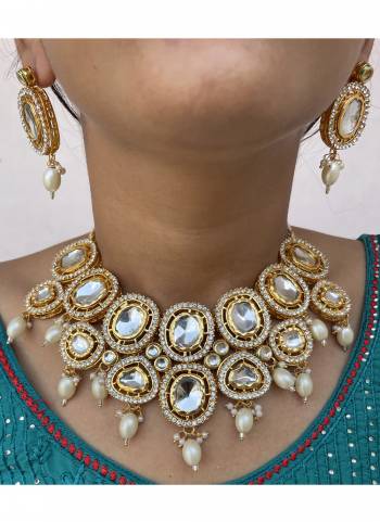 Attrective These Partywear Beautifil Colored Nacklace Set.These Nacklace Set is Come To Alloy Material And Beautified With Kundan Stone Work.
