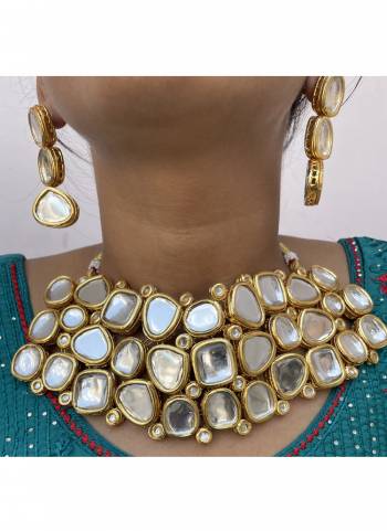 Attrective These Partywear Beautifil Colored Nacklace Set.These Nacklace Set is Come To Alloy Material And Beautified With Kundan Stone Work.