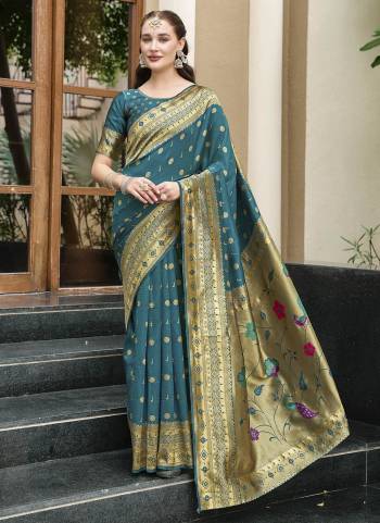 Garb These Fastive And Party Wear Saree in Fine Colored.These Saree And Blouse is Fabricated On Silk Blend.Its Beautified With Woven Jari Designer.