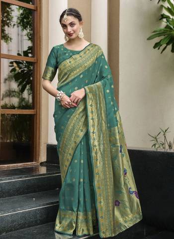 Garb These Fastive And Party Wear Saree in Fine Colored.These Saree And Blouse is Fabricated On Silk Blend.Its Beautified With Woven Jari Designer.