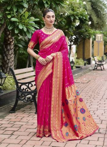 Garb These Fastive And Party Wear Saree in Fine Colored.These Saree And Blouse is Fabricated On Silk Blend.Its Beautified With Woven Jari Designer.