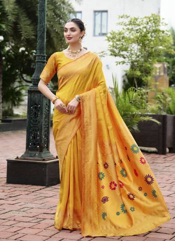 Garb These Fastive And Party Wear Saree in Fine Colored.These Saree And Blouse is Fabricated On Silk Blend.Its Beautified With Woven Jari Designer.