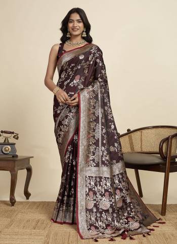 Looking This Party Wear Two Tone Saree Paired With Blouse.This Saree And Blouse Are Two Tone Satin Silk Fabric With Wevon Jari Designer. Buy This Pretty Saree Now.