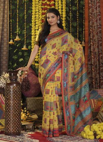 Garb These Fastive And Party Wear Saree in Fine Colored.These Saree And Blouse is Fabricated On Linen Cotton.Its Beautified With Heavy Woven Designer.