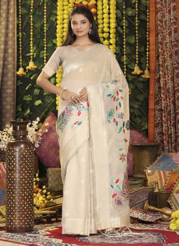 Attractive These Fastive And Party Wear Saree in Fine Colored.These Saree And Blouse is Fabricated On Linen Cotton.Its Beautified With Heavy Woven Designer.