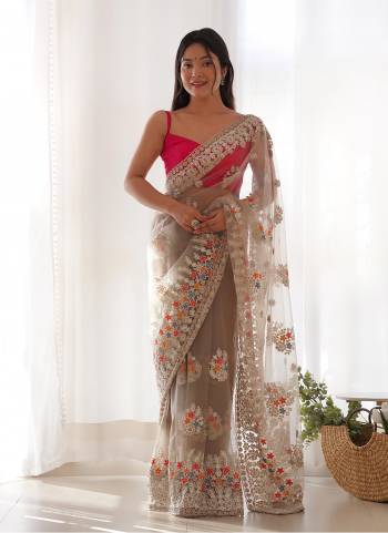 Attractive These Party Wear Saree in Fine Colored.These Saree Are Butterfly Net And Blouse is Butterfly Net Fabricated.Its Beautified With Designer Multy Thread,Aari Embroidery,Stone Work.