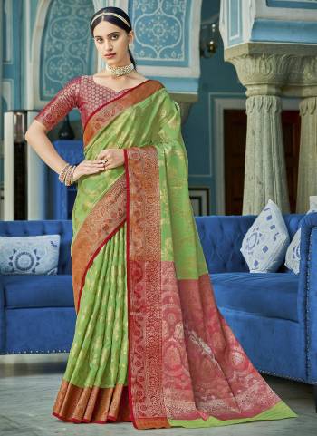 Garb These Fastive And Party Wear Saree in Fine Colored.These Saree And Blouse is Fabricated On Linen Cotton.Its Beautified With Heavy Woven Designer.