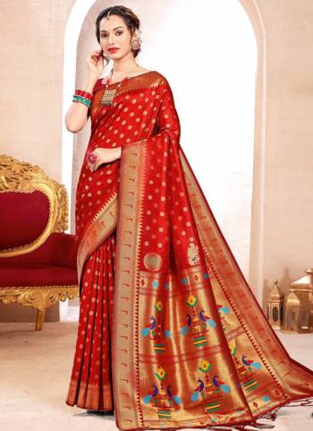 Attractive These Fastive And Party Wear Saree in Fine Colored.These Saree And Blouse is Fabricated On Paithani Silk.Its Beautified With Heavy Woven Meenakari Designer.