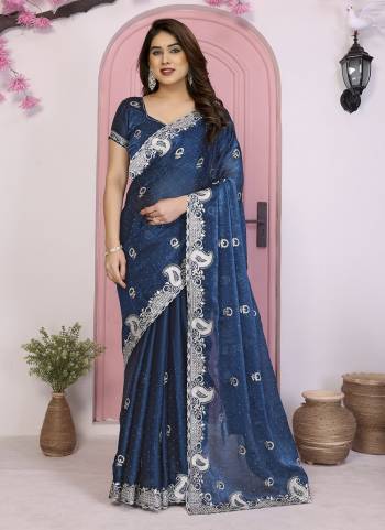 Attrective These Party Wear Saree in Fine Colored.These Saree Are Frendy Chiffon And Blouse is Frendy Chiffon Fabricated.Its Beautified With Designer Jari Embroidery,Stone Work.