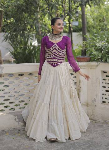 Attractive These Navratri Special Lehenga Choli in Fine Colored. These Lehenga Are Kora Cotton And Blouse Are Fabricated On Faux Georgette Fabriced. It is Beautified With Lahariya Printed Designer With Mirror Lace Work.