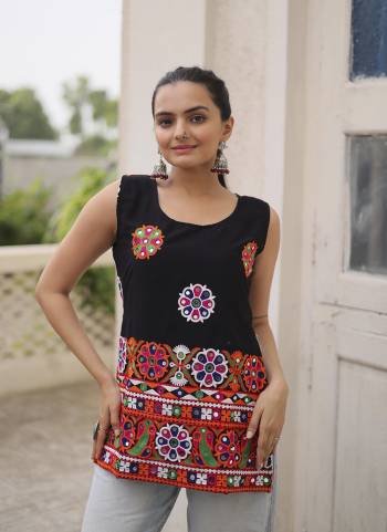 Looking These Beautiful Navratri  Readymade Kurti.These Kurti is Fabricated On Faux Georgette.Its Beautified With Designer Kutchi Gamthi Work.