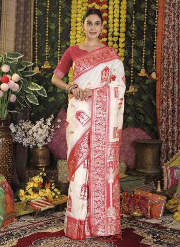 Garb These Fastive And Party Wear Saree in Fine Colored.These Saree And Blouse is Fabricated On Silk.Its Beautified With Heavy Woven Jari Designer.