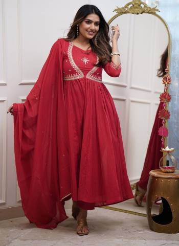 Looking These Readymade Suit in Fine Colored Pair With Bottom And Dupatta.These Top And Bottom Are Fabricated On Muslin Pair With Chanderi Dupatta.Its Beautified With Designer Embroidery Work.