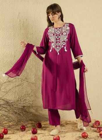 Looking These Readymade Suit in Fine Colored Pair With Bottom And Dupatta.These Top And Bottom Are Fabricated On Viscose Chanderi Pair With Organza Dupatta.Its Beautified With Designer Embroidery Work.