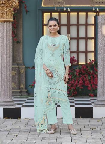 Attrective Looking These Party Wear Suit in Fine Colored Pair With Bottom And Dupatta.These Top Are Georgette And Dupatta Are Fabricated On Georgette Pair With Santoon Bottom.Its Beautified With Designer Heavy Embroidery With Moti Work.