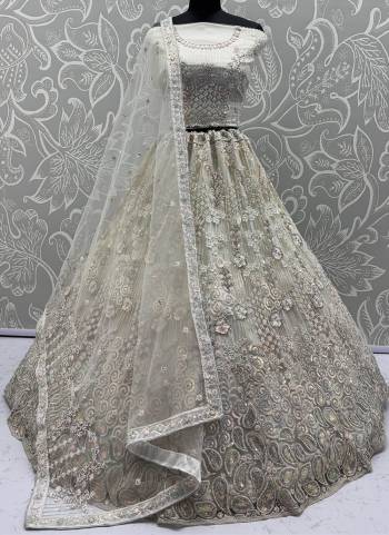 For A Fancy Designer Look,Grab These Lehenga Choli With Dupatta in Fine Colored.These Lehenga And Choli Are Net And Dupatta Are Fabricated On Net Pair.Its Beautified With Multy Thread,Sequance Embroidery,Zarcon Diamond Work. 