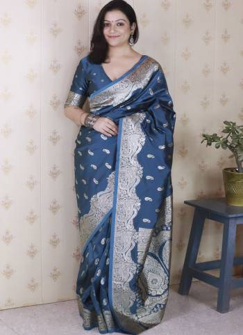 Looking These Party Wear Saree in Fine Colored.These Saree And Blouse is Fabricated On Banarasi Silk.Its Beautified With Weaving Silver Jari Designer.