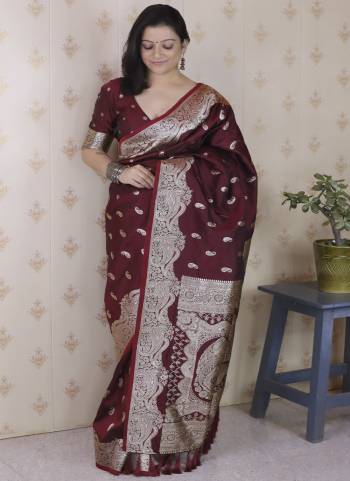 Looking These Party Wear Saree in Fine Colored.These Saree And Blouse is Fabricated On Banarasi Silk.Its Beautified With Weaving Silver Jari Designer.