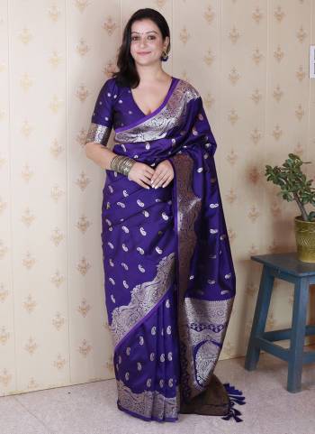 Looking These Party Wear Saree in Fine Colored.These Saree And Blouse is Fabricated On Banarasi Silk.Its Beautified With Weaving Silver Jari Designer.