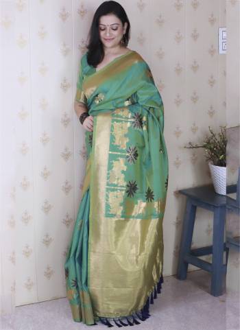 Garb These Party Wear Saree in Fine Colored.These Saree And Blouse is Fabricated On Soft Silk.Its Beautified With Weaving Meenakari Designer.