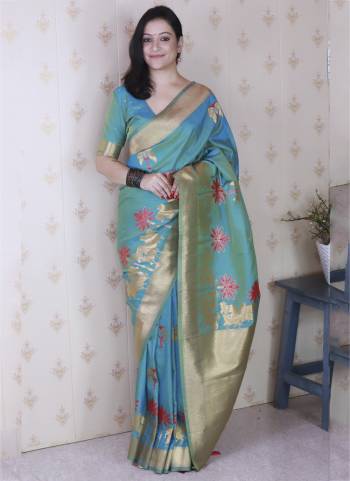 Garb These Party Wear Saree in Fine Colored.These Saree And Blouse is Fabricated On Soft Silk.Its Beautified With Weaving Meenakari Designer.