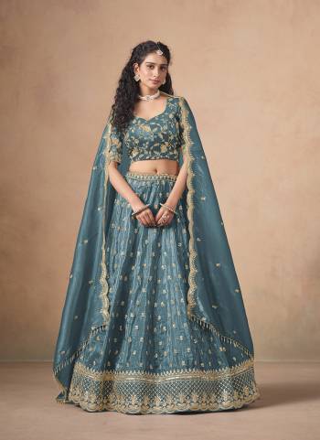 For A Designer Look,Grab These Party Wear Crush Fill Lehenga Choli in Fine Colored.These Lehenga And Blouse Are Fabricated On Organza Pair With Organza Dupatta.Its Beautified With Crush Fill,Designer Embroidery Work.