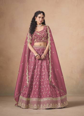 For A Designer Look,Grab These Party Wear Crush Fill Lehenga Choli in Fine Colored.These Lehenga And Blouse Are Fabricated On Organza Pair With Organza Dupatta.Its Beautified With Crush Fill,Designer Embroidery Work.