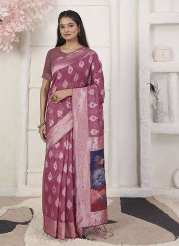 Garb These Fastive And Party Wear Saree in Fine Colored.These Saree And Blouse is Fabricated On Linen Cotton.Its Beautified With Heavy Woven Designer With Digital Printed.