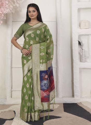 Garb These Fastive And Party Wear Saree in Fine Colored.These Saree And Blouse is Fabricated On Linen Cotton.Its Beautified With Heavy Woven Designer With Digital Printed.
