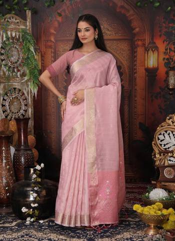 Looking These Fastive And Party Wear Saree in Fine Colored.These Saree And Blouse is Fabricated On Organza.Its Beautified With Heavy Woven Designer.