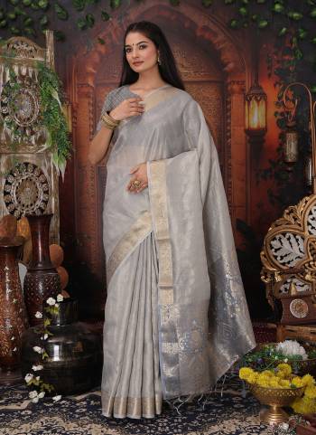 Looking These Fastive And Party Wear Saree in Fine Colored.These Saree And Blouse is Fabricated On Organza.Its Beautified With Heavy Woven Designer.