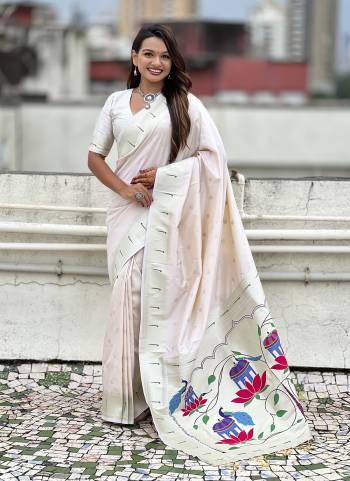 Attractive These Party Wear Saree in Fine Colored.These Saree And Blouse is Fabricated On Paithani Silk.Its Beautified With Weaving Silver Jari, Meenakari Peacock Designer.