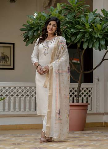Looking These Suit in Fine Colored Pair With Bottom And Dupatta.These Top Are Roman Silk And Bottom Are Fabricated On Roman Silk Pair With Muslin Dupatta.Its Beautified With Designer Printed With Embroidery Work.