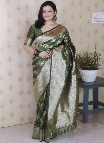 Looking These Party Wear Saree in Fine Colored.These Saree And Blouse is Fabricated On Banarasi Silk.Its Beautified With Weaving Silver Jari Designer.